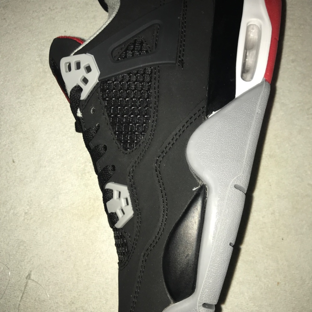 Jordan 4 - Picture 2 of 4